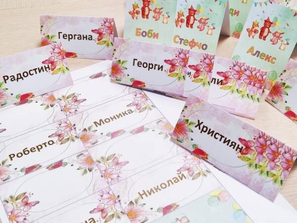 Печат на картички за маса за специален повод 🔝 ➡️ Качествен лазерен печат. ➡️ Картон 250гр. бял DCP. ➡️ Редакция на файла за по-наситени цветове. ➡️ Изрязване и сгъване. 🔝 София, Младост 3, бл. 319 🆕 Пловдив, Тракия, бул. Освобождение 39А Заповядайте!